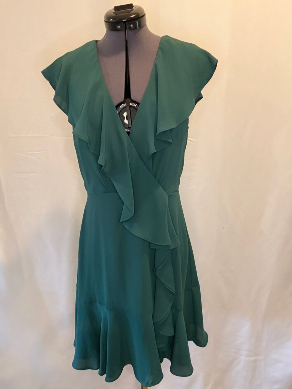 BCBG MaxAzria size 2 green cocktail dress